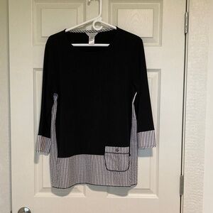 Multiples pull over top SzM black/white Like new pullover blouse